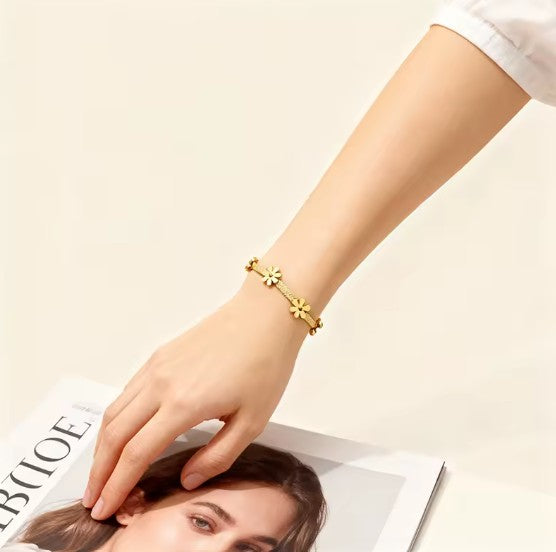 Gold Plated Stainless Steel Daisy Flower Charm Bracelet