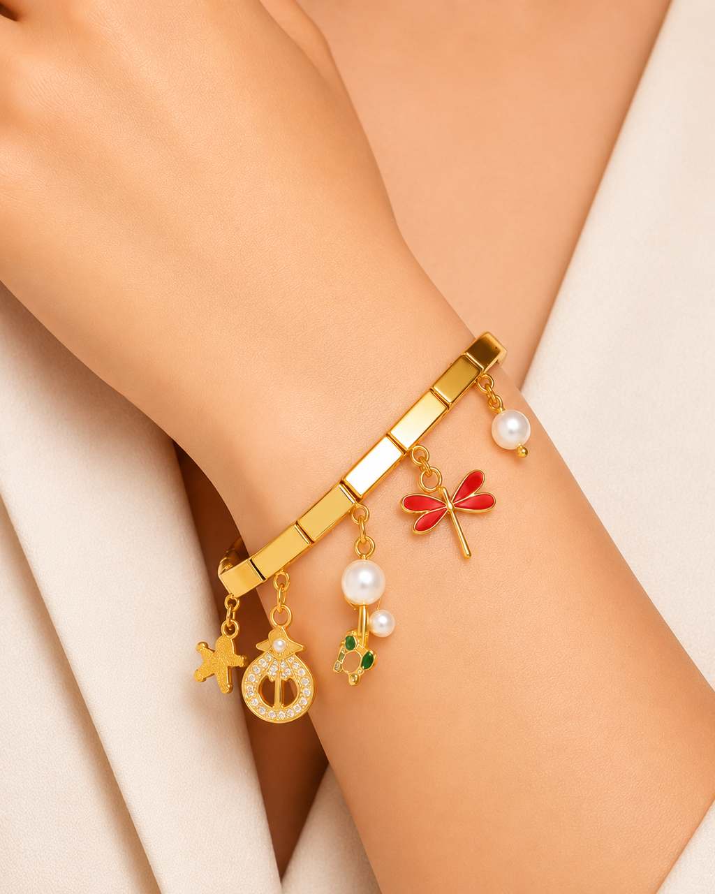 Elegant Gold-Plated Stainless Steel Charm Bracelet - Adjustable & Hypoallergenic