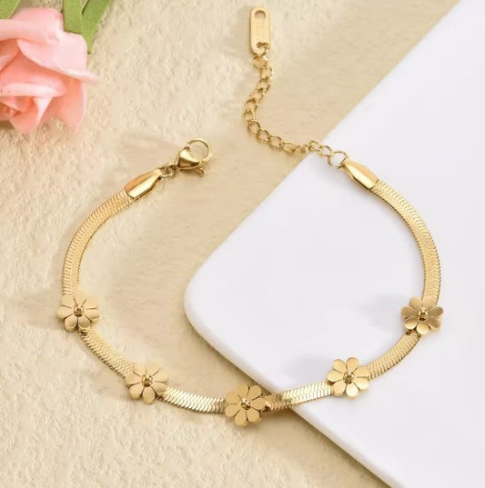 Gold Plated  Stainless Steel Daisy Flower Charm Bracelet
