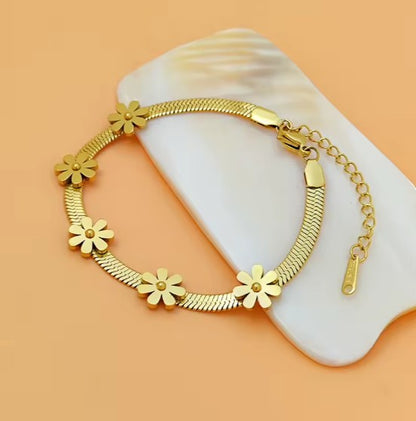 Gold Plated  Stainless Steel Daisy Flower Charm Bracelet