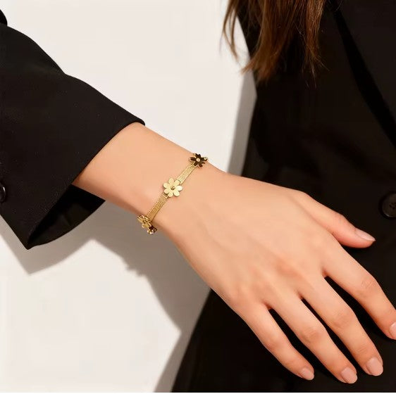 Gold Plated  Stainless Steel Daisy Flower Charm Bracelet