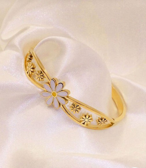 Gold plated Stainless Steel  Daisy flower cuff bangle bracelet.