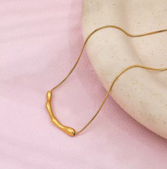 Gold Plated Stainless Steel Tranish-Free Arc Chain Necklace With Irregular Bar Pendant.
