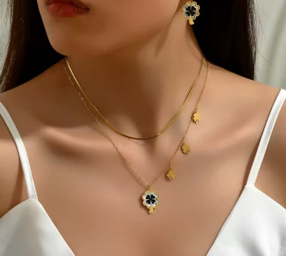 Snake Chain Design Two Layer Necklace With White and Black Clover Pendant