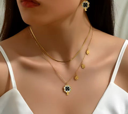 Snake Chain Design Two Layer Necklace With White and Black Clover Pendant
