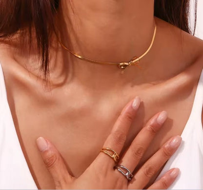 Bow Choker Necklace With A Snake Chain Design