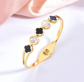 The Contrasting Black & White Clover Bangle